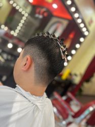 -东方先生国潮男士理发馆