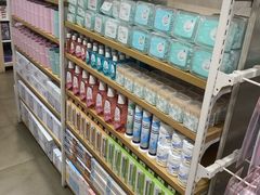 -名创优品(北京新中关购物中心地铁层店)