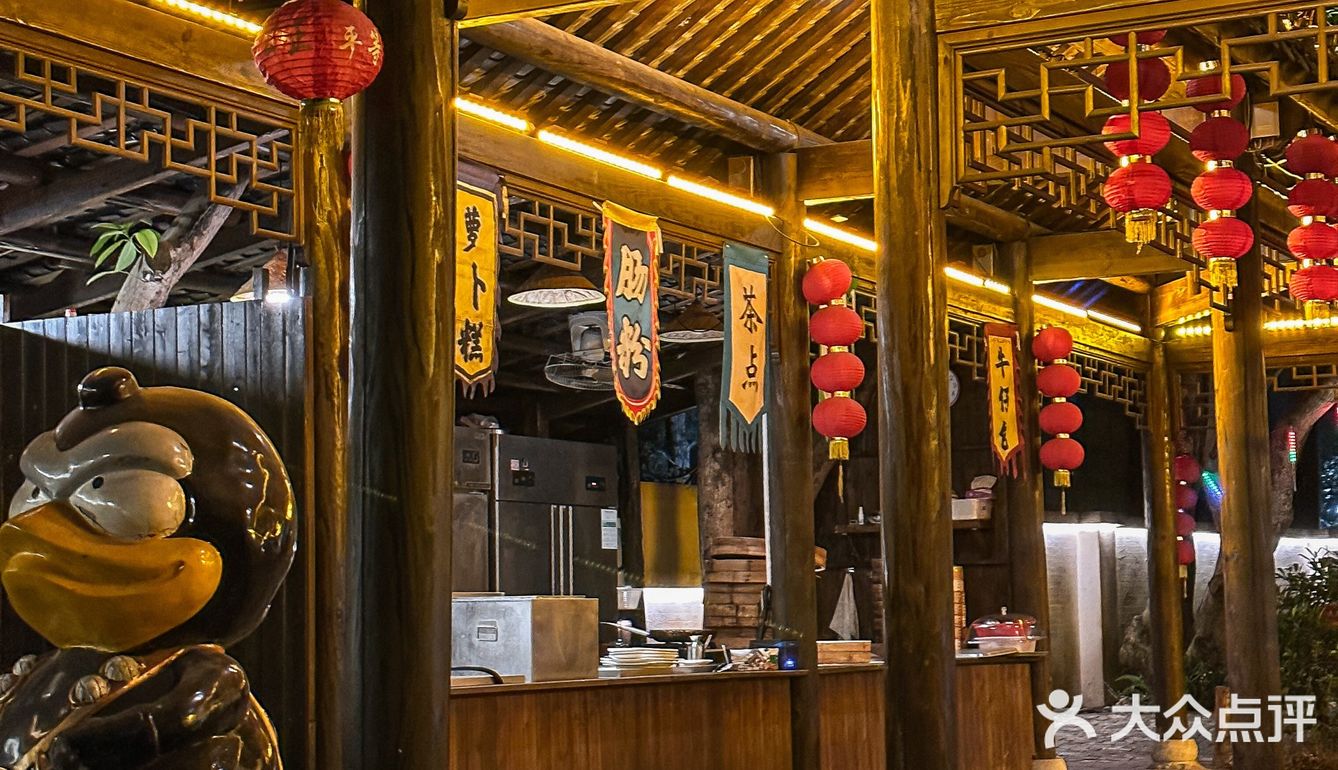 广州天河这里的晚上太热闹了吧！感受民族文化的魅力🥳🥳