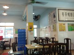 大堂-华哥新鲜猪精品美食