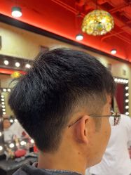 -东方先生国潮男士理发馆