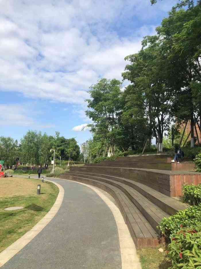 圣灯公园-"从我们现在的眼光来看,一座城市吸引大家的.