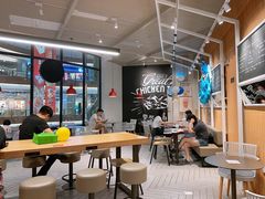 用餐区-肯德基(八号仓店)
