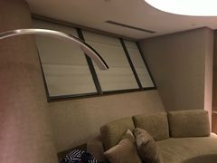 -上海滴水湖皇冠假日酒店