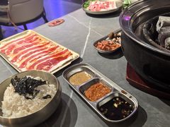 -围炉肉舍•炭烤活鳗•丹东海鲜烤肉(步行街店)