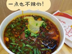 牛肉酸辣粉-吉品合酥脆烤饼(太平洋森活天地店)