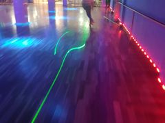 -奔马滚轴溜冰场