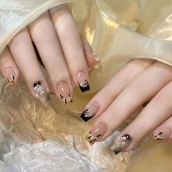 -桃色美甲沙龙