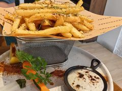 -Mark&Mars Restaurant