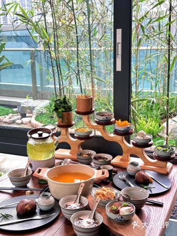 沉浸式在空中竹林里当回蔬食主义者，吃蔬火锅