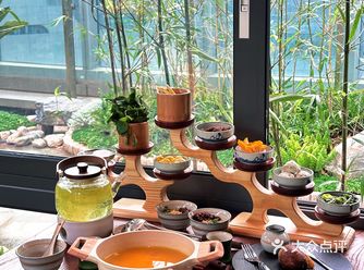 沉浸式在空中竹林里当回蔬食主义者，吃蔬火锅