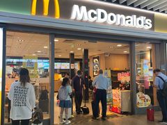 -麦当劳(上海虹桥站30B检票口楼上)