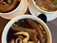 红烧牛肉台湾刀削面-中国厨房/台湾牛肉面