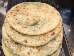 荞面猪肉酸菜馅饼-哈啾嗨·新概念蒙餐(红星新城店)