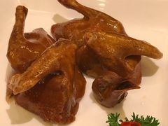 玻璃烧乳鸽-利苑酒家(合景国际金融广场店)