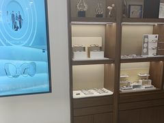 -三目眼镜·蔡司视觉合作店(青浦宝龙店)