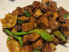 菌酱螺旋粉炒牛肉粒-有璟阁港式餐厅(国贸商城店)