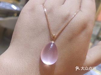 买了项链和钻戒，超喜欢，钻石好闪