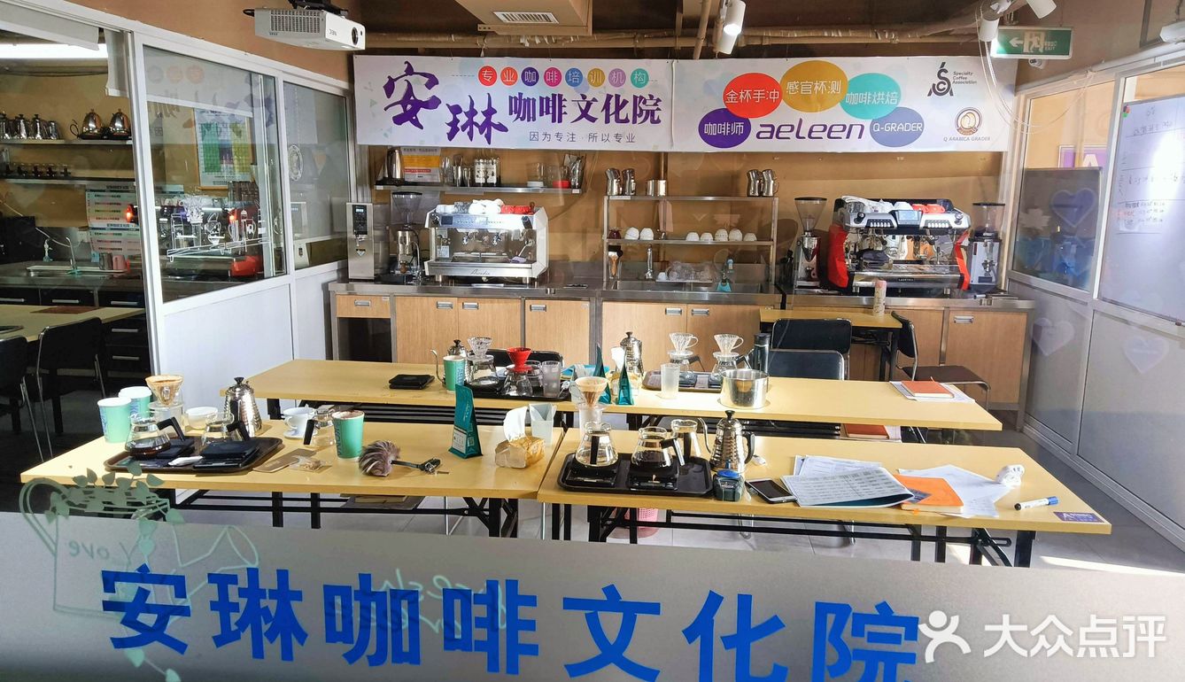 点杯咖啡，看着大海发呆，也是一种生活方式
