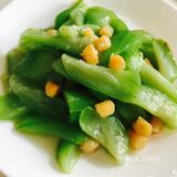 软糯鲜香的爽滑口感，干贝炒丝瓜。
