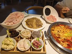 -茅草房·河畔园林火锅