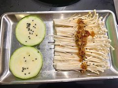 -山野的朋友露营炭火烤肉