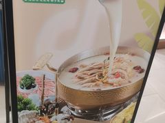 -洪氏嗨捞·广东猪肚鸡·椰子鸡火锅(西咸万象城店)