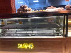 面包甜点陈列柜-鲍师傅糕点(江苏路店)