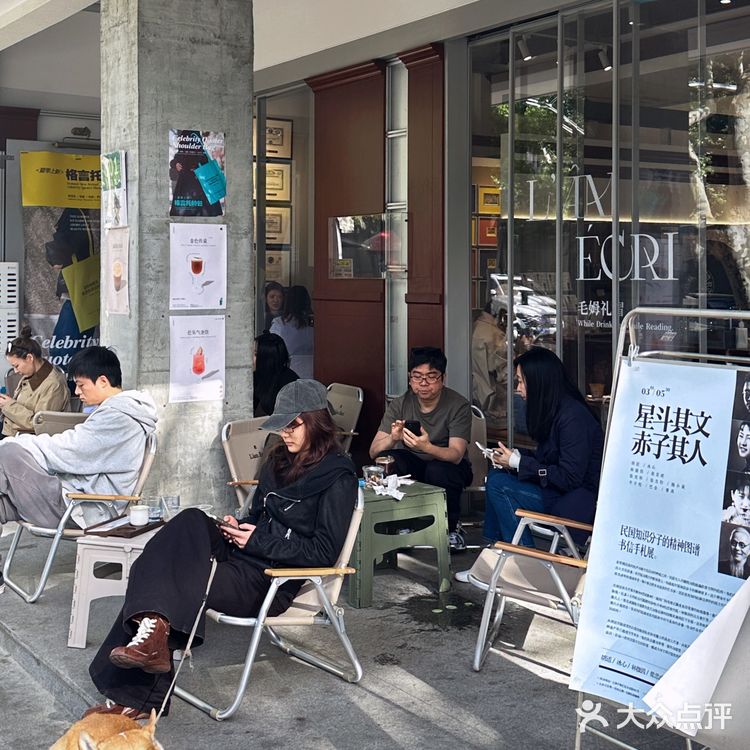 周末探店｜魔都梧桐区寻找咖啡店的舒心角落