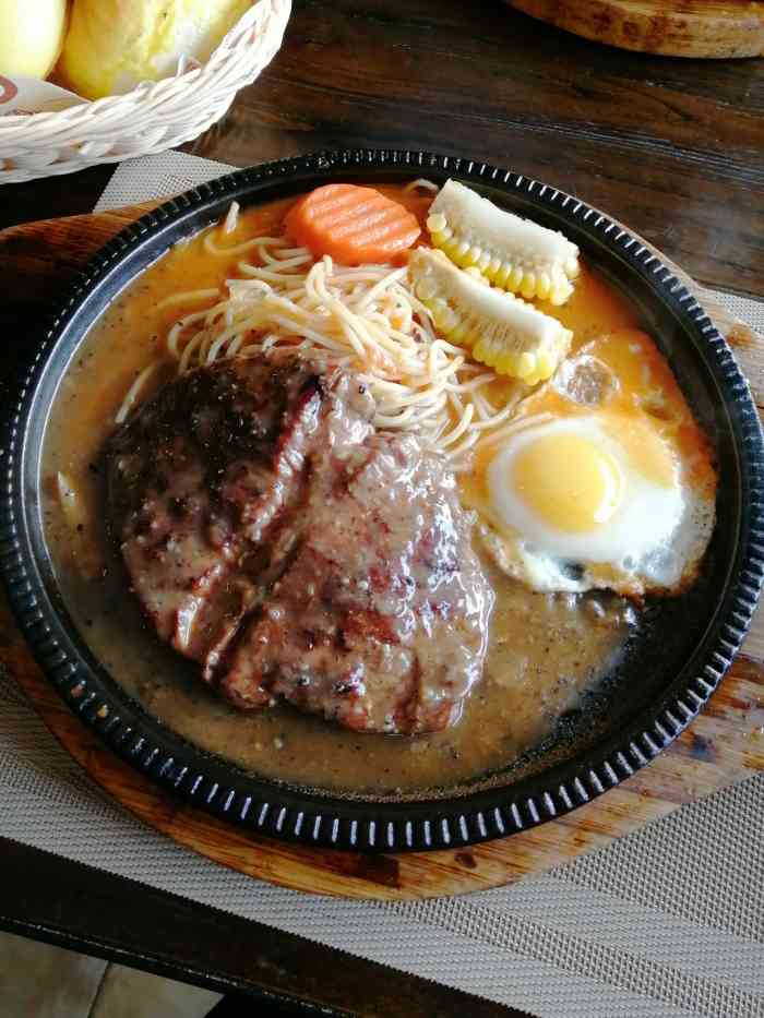 红屋牛排(延安二路店)-"和朋友来吃过好几次了,他家是个老字号了,.