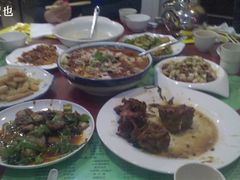 一桌子菜-阿洪锅贴王(小吃城店)