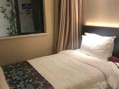 -潮岸酒店(广州琶洲会展广州塔店)