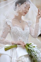 -现代经典婚纱摄影