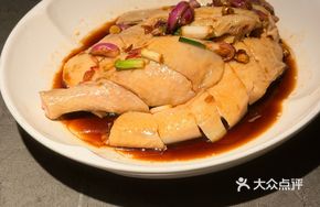 Scallion Oil Drizzled White-Cut Qingyuan Chicken