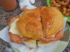 菠萝芝士猪扒蛋包-新鸿发咖啡美食