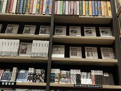-钟书阁(群光广场店)