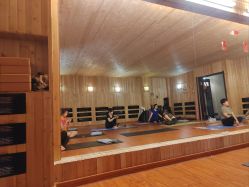 -威思丽高温瑜伽会馆