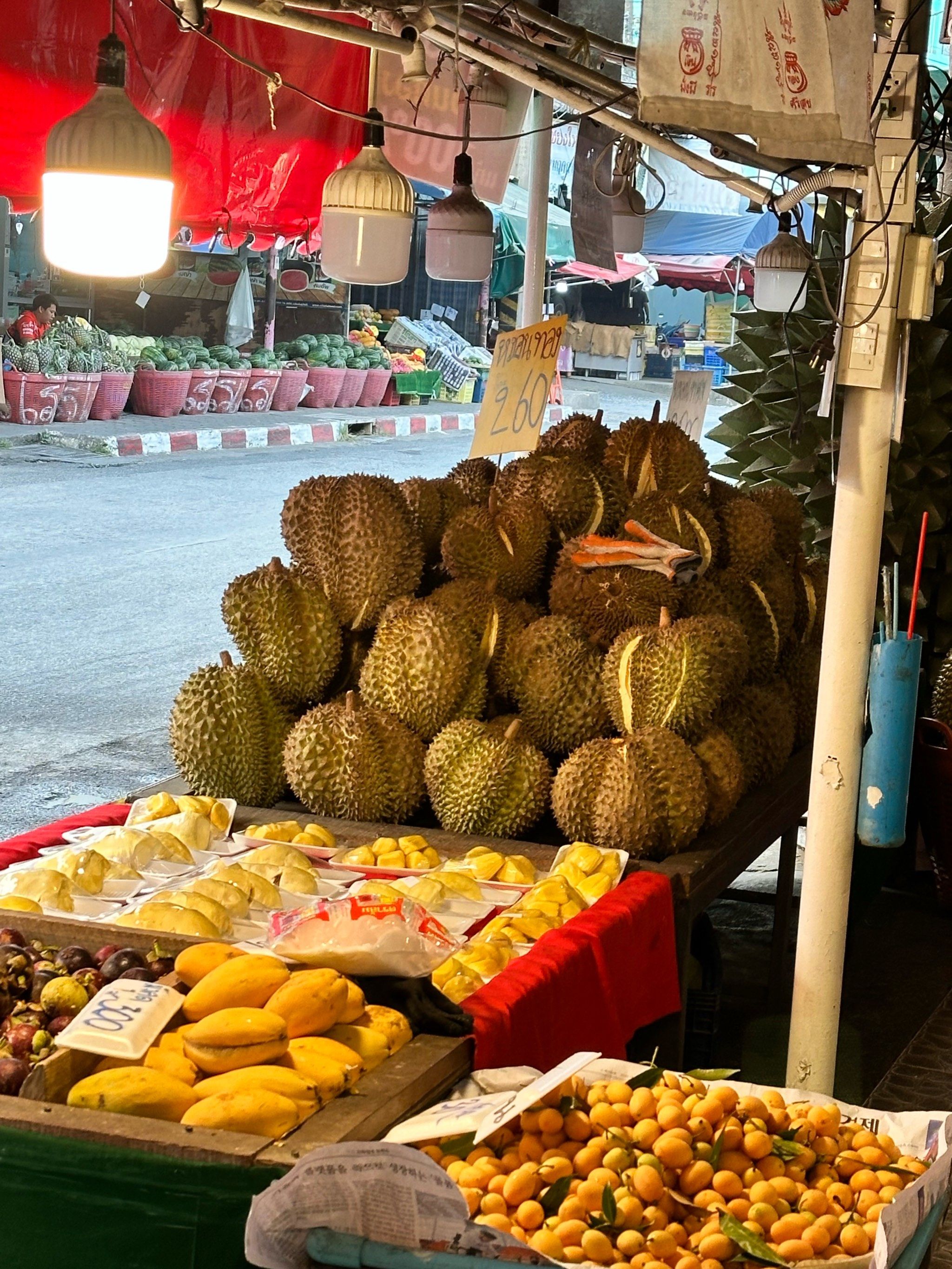 来泰国当然是疯狂炫水果啦