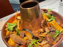 酸笋煮牛肉-中8楼风尚云南菜(颐堤港店)
