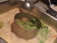 -尚尚仙·酸汤猪手·猪肚鸡火锅(华联万柳购物中心店)