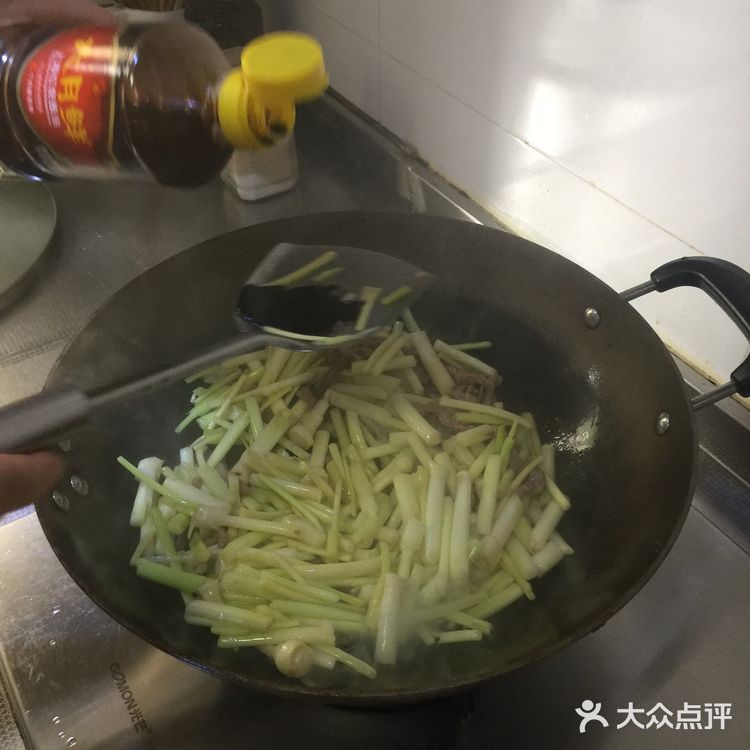 鲜的不得了的茭儿菜炒肉丝