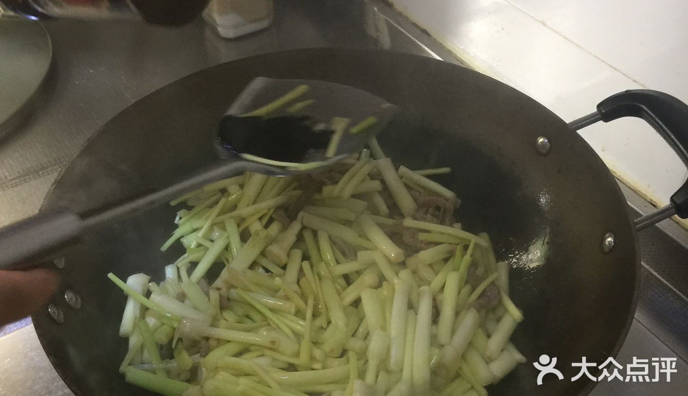 鲜的不得了的茭儿菜炒肉丝