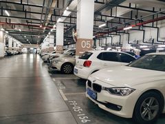 -虹桥火车站-停车场