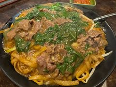 湿炒牛河-凤兴鸡煲(宝安海雅店)