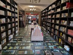 -钟书阁(松江泰晤士小镇店)