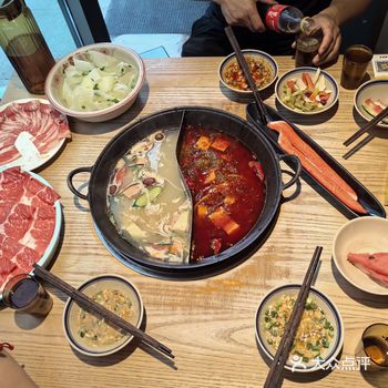 打卡西安老牌三姐妹火锅！地道重庆牛油锅底，香