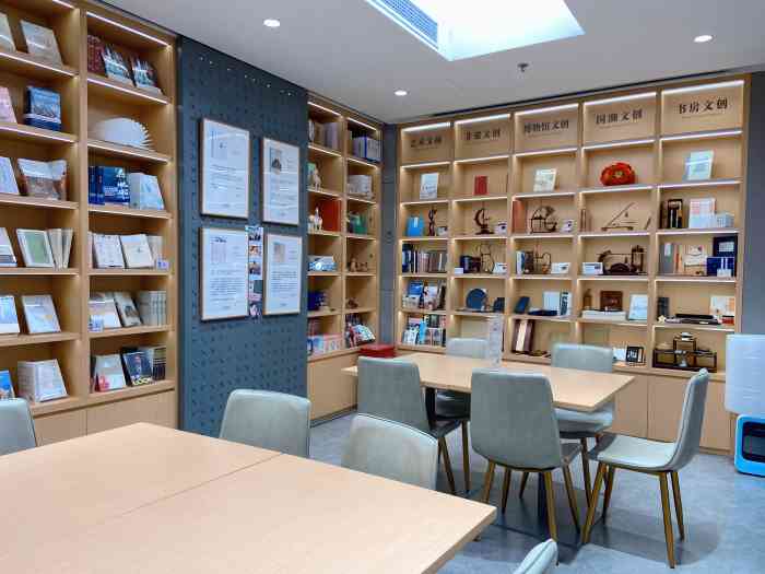 骆新书房曦瓜大红袍-"这个书店比较别致的,除了卖书他们还能喝.