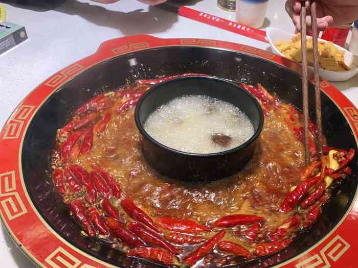 巴蜀聚贤庄卤味火锅-"春节06才开业的新店:菜品新鲜,价格适中.