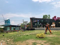 -Chom Cafe and Restaurant