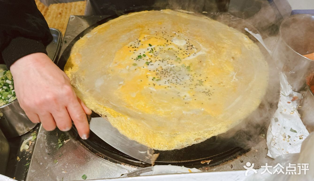 这家的蛋饼，阿姨说双蛋是标配[鬼脸]